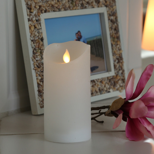 LED Kerze mit beweglicher Flamme - Rustik-Optik - Echtwachs - Timer - H: 15cm - D: 7,5cm - weiß