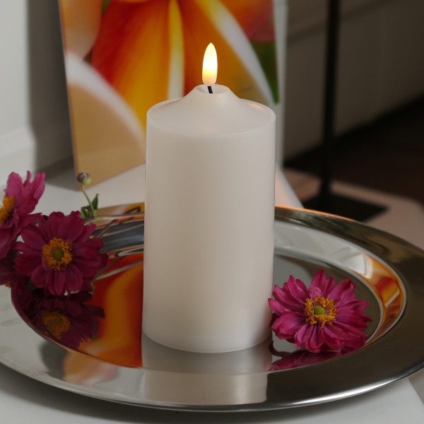 LED Stumpenkerze - Kunststoff - 3D Flamme - H: 17cm - D: 7,5cm - Timer - für Innen/Außen - creme