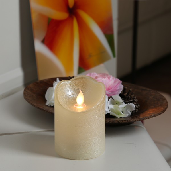 LED Kerze mit beweglicher Flamme - Rustik-Optik - Echtwachs - Timer - H: 10cm - D: 7,5cm - creme
