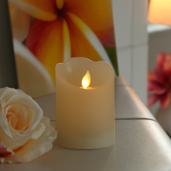 LED Kerze mit beweglicher Flamme - Rustik-Optik - Echtwachs - Timer - H: 10cm - D: 7,5cm - creme