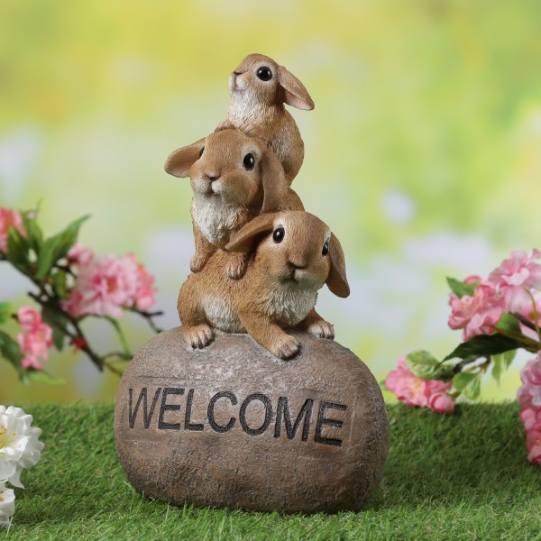 Gartenfigur Welcome - 3 Häschen auf Stein - Dekofigur - H: 26cm - Polyresin - braun