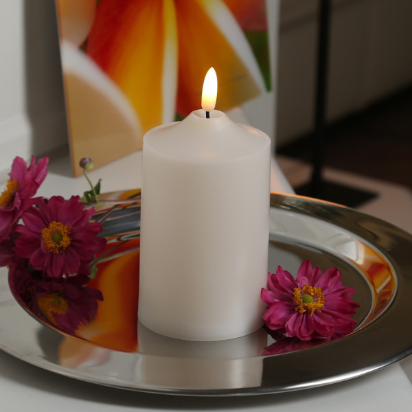 LED Stumpenkerze - Kunststoff - 3D Flamme - H: 15cm - D: 7,5cm - Timer - für Innen/Außen - creme